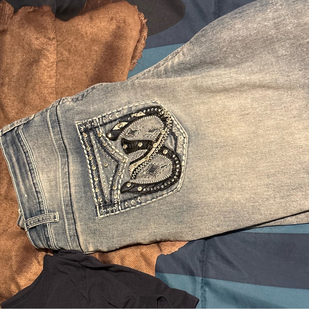 Embellished Denim Jeans with Beaded Pocket